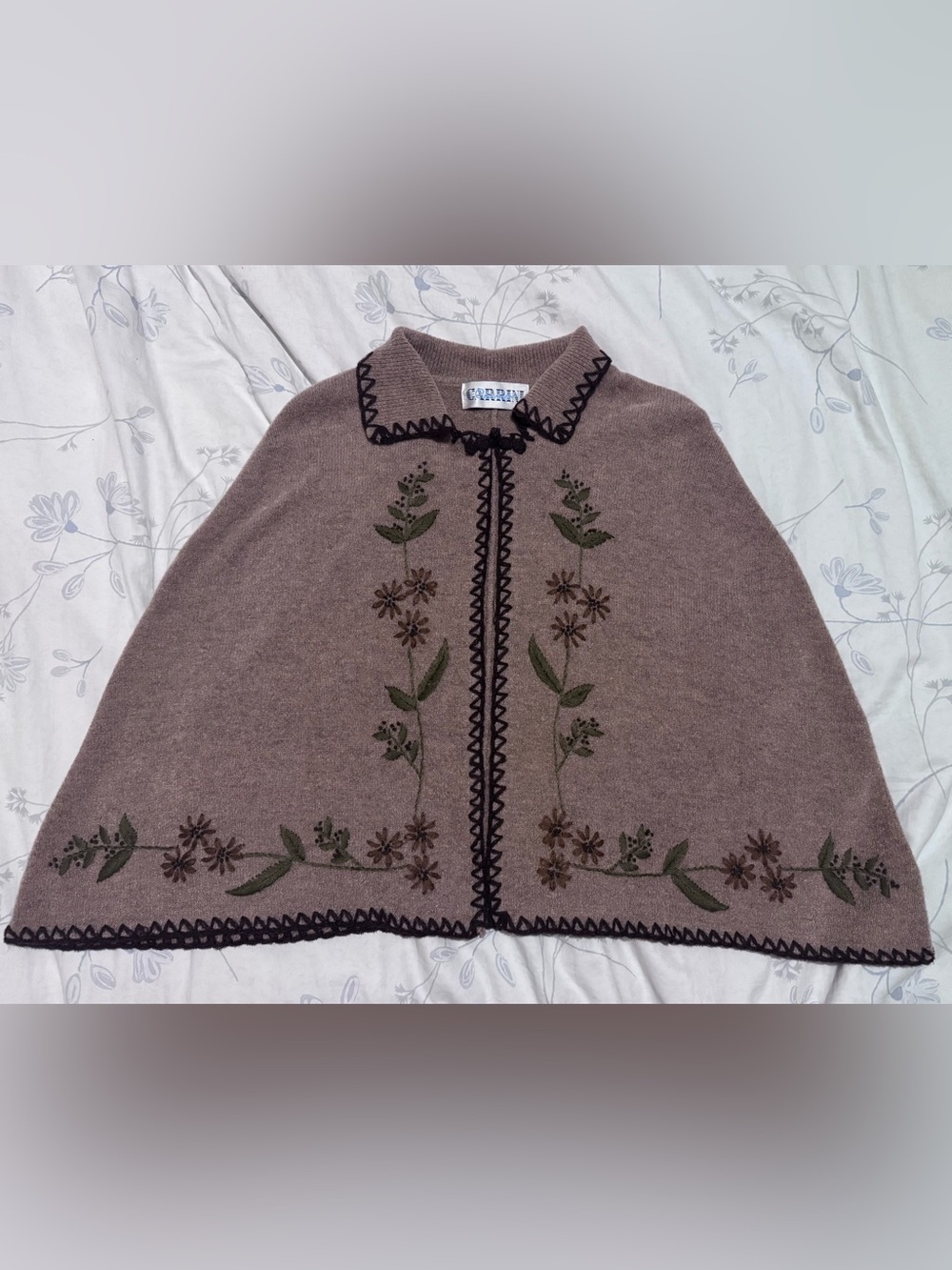 Carrini Women Embroidered Cape (Size: S/M)